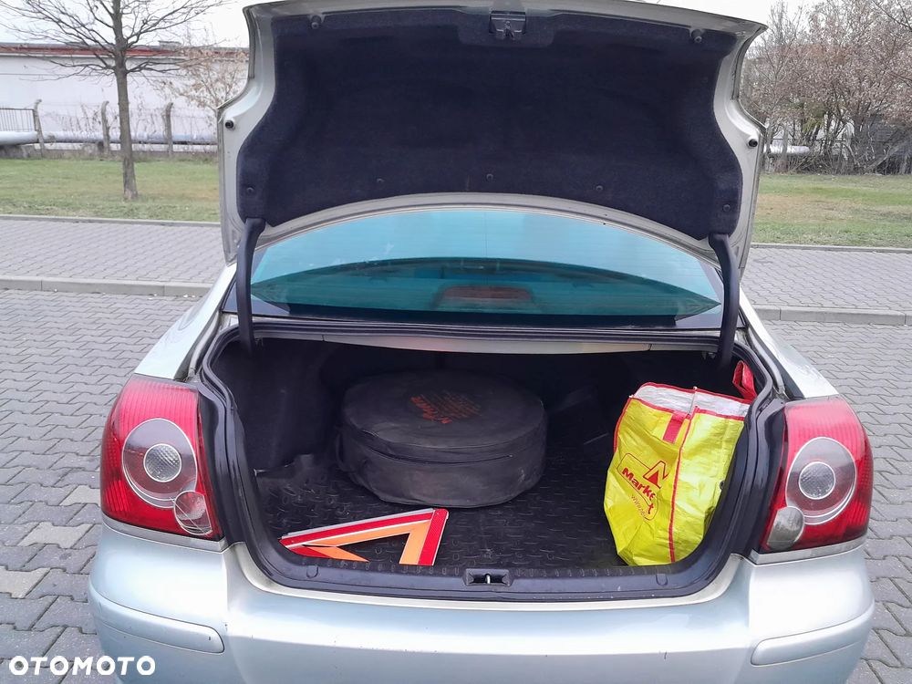 Toyota Avensis 1.8 VVT-i Luna - 10