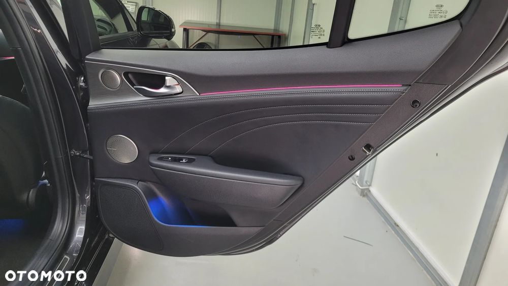 Kia Stinger 3.3 T-GDI AWD OPF GT - 32