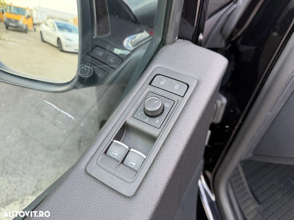 Volkswagen Multivan - 24
