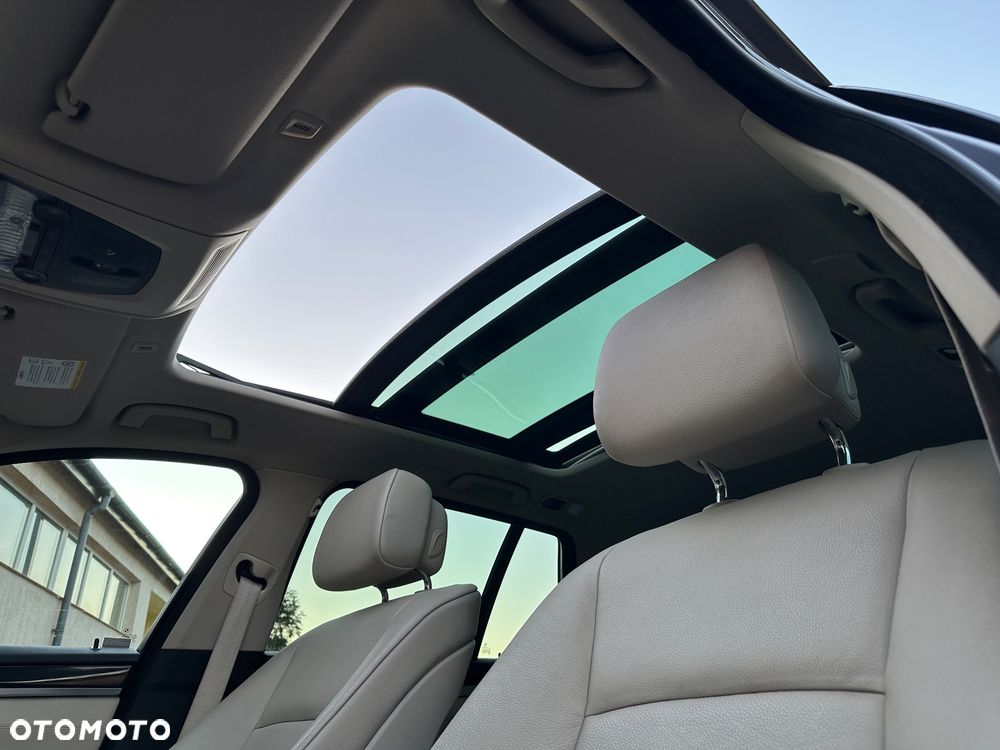 BMW Seria 5 525d Sport-Aut Modern Line - 31