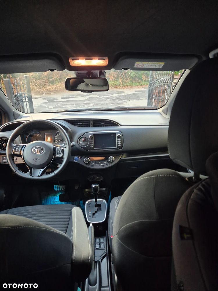 Toyota Yaris Hybrid 100 Selection - 9