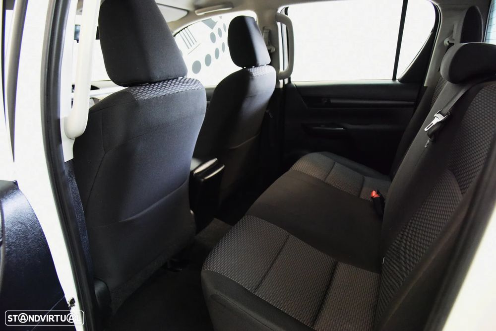 Toyota Hilux 2.4 D-4D 2WD CD CM - 24
