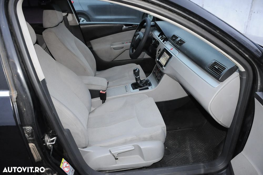 Volkswagen Passat - 12