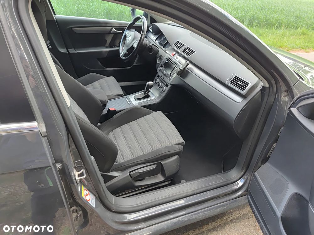 Volkswagen Passat 2.0 TDI Comfortline DSG - 11