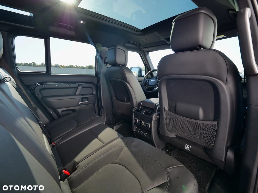 Land Rover Defender - 37