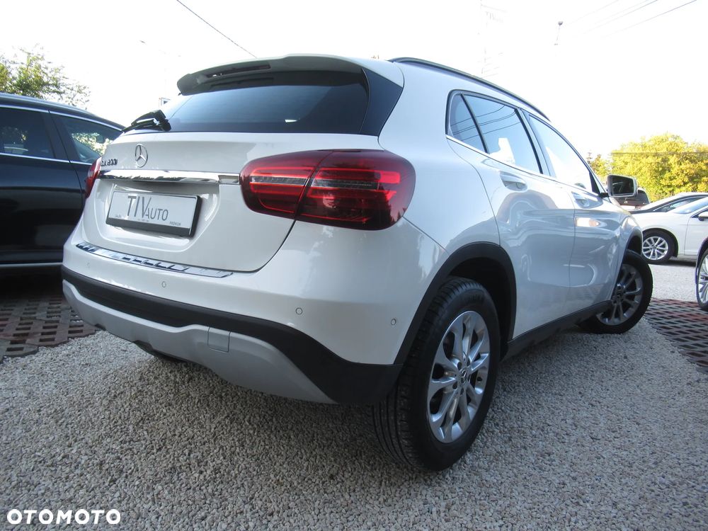 Mercedes-Benz GLA 200 7G-DCT Style - 3