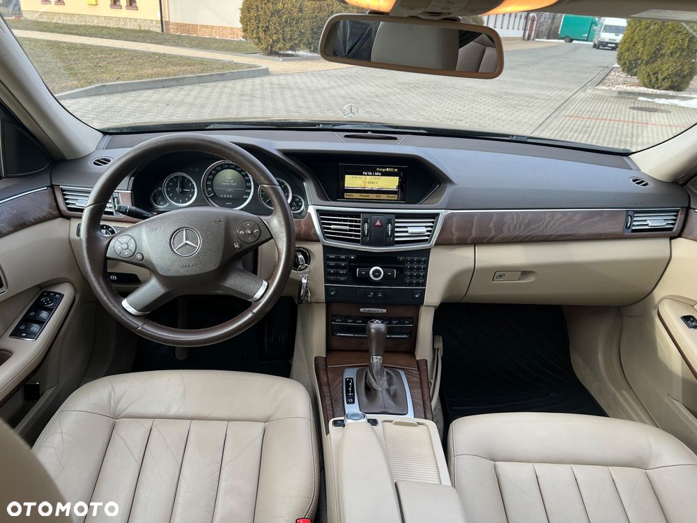 Mercedes-Benz Klasa E 250 CDI DPF BlueEFFICIENCY Automatik Elegance - 23