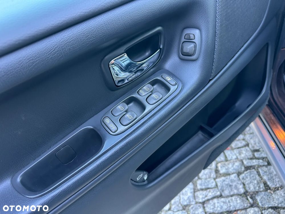 Volvo V70 2.4 T - 25