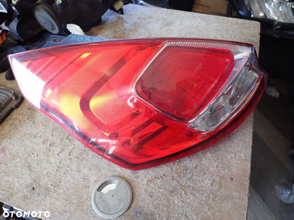 FORD FIESTA MK7 LAMPA LEWA TYŁ C1BB13405A - 1