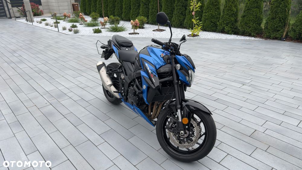 Suzuki GSX - 6