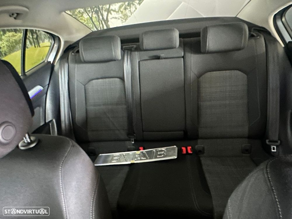 VW Passat 1.6 TDI Business DSG - 11