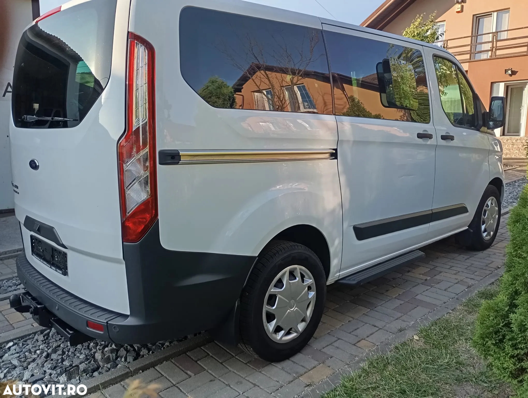 Ford Tourneo Custom Bus 320 2.0 EcoBlue 130 CP L1H1 Trend - 4