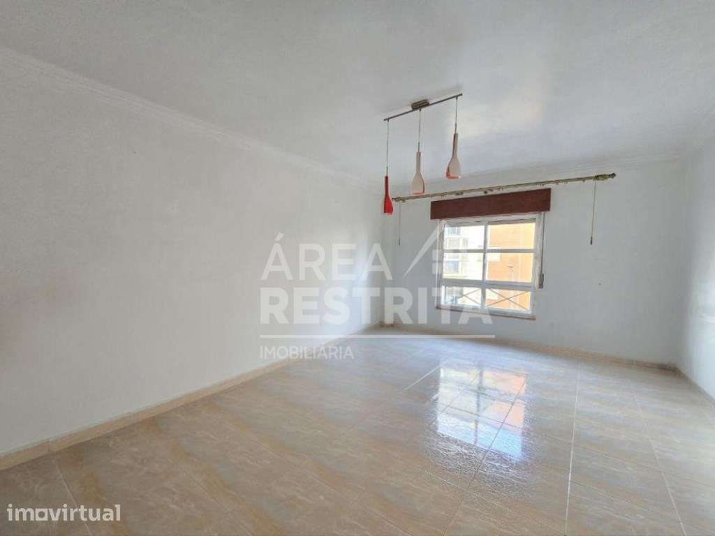 Apartamento T2, em excelente estado, Tapada das Mercês - Grande imagem: 4/23
