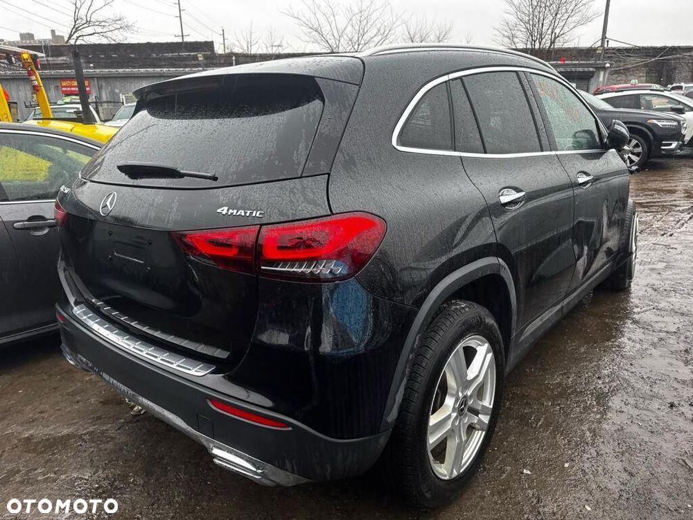 Mercedes-Benz GLA 250 4Matic 7G-DCT Urban - 10