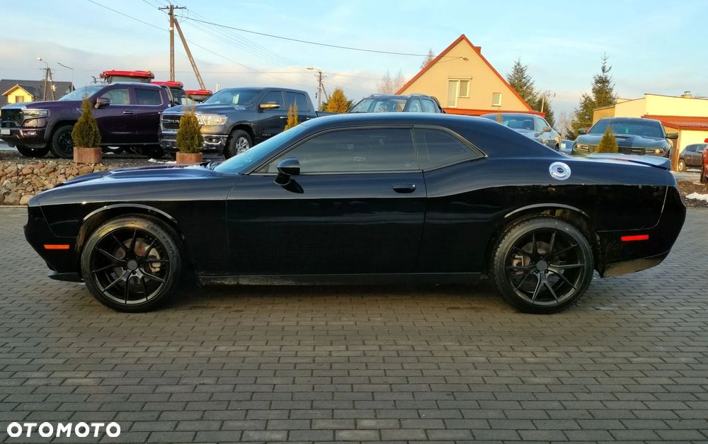 Dodge Challenger - 12