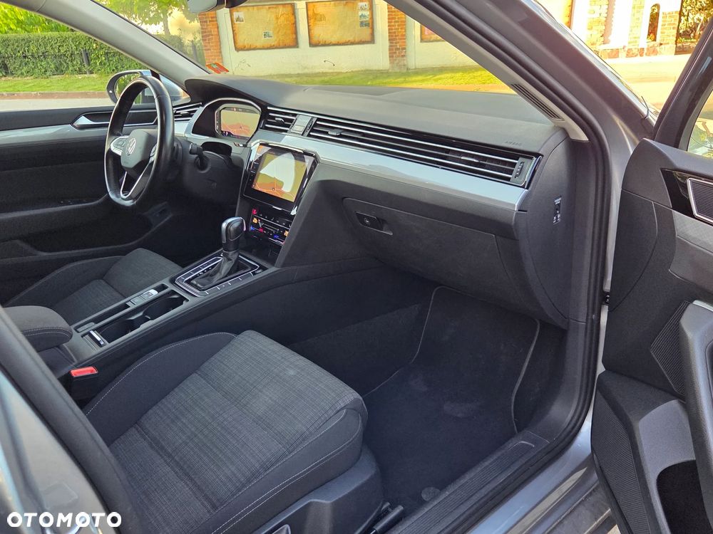 Volkswagen Passat - 10