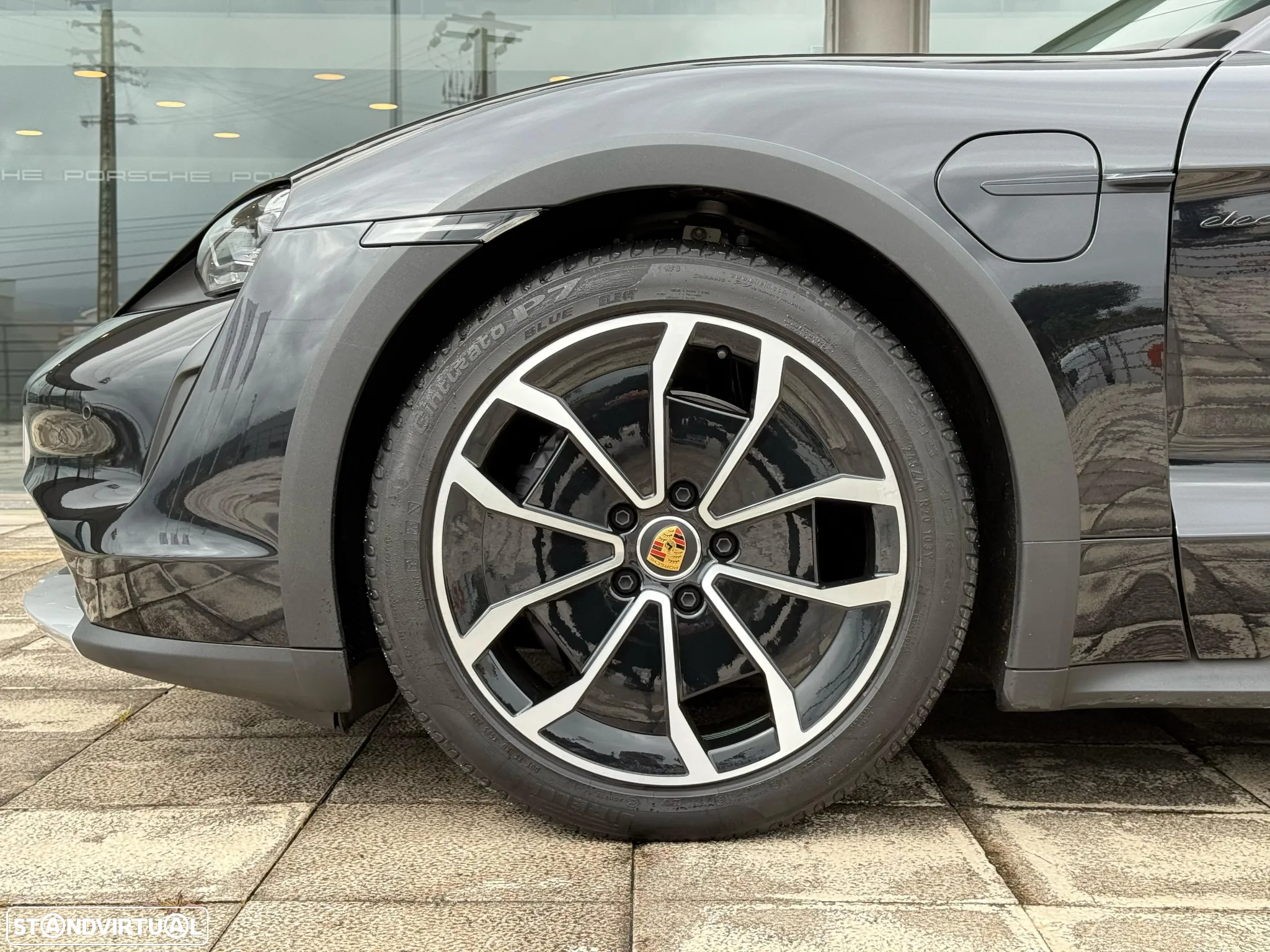 Porsche Taycan Cross Turismo 4 - 3