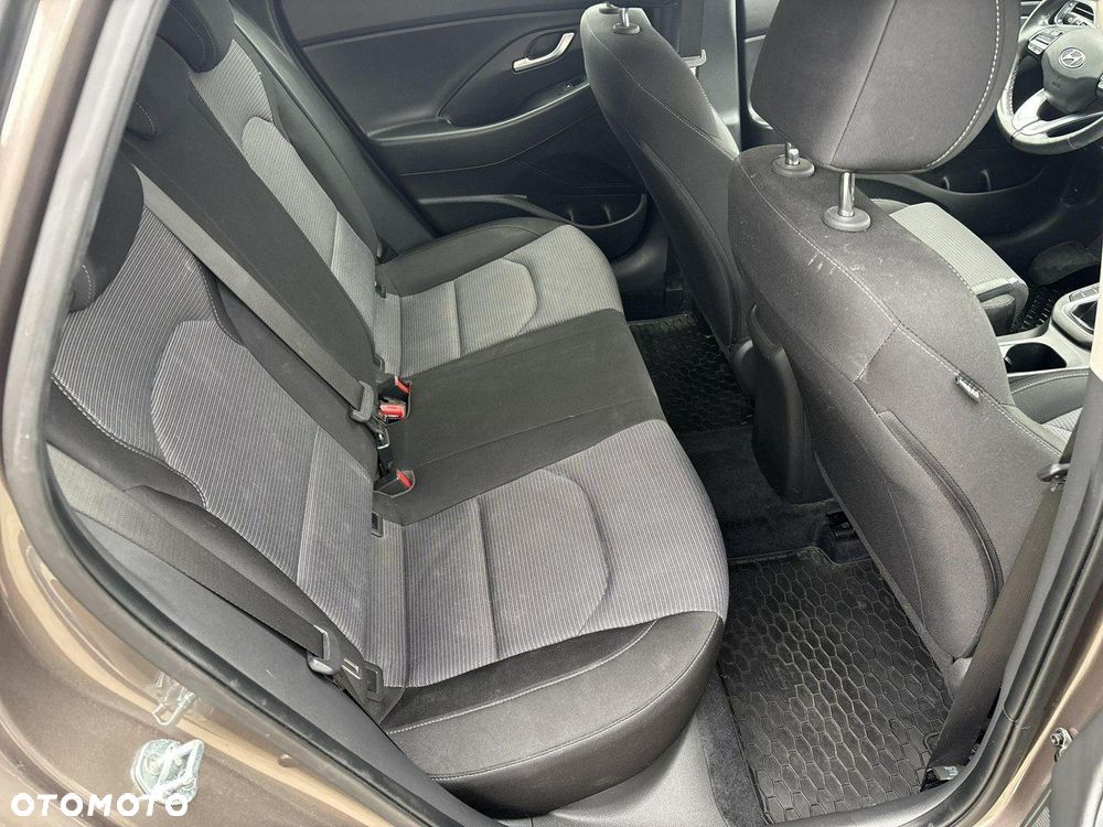 Hyundai i30 1.5 DPI Classic + - 16