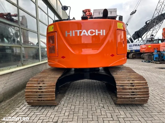 Hitachi ZX 225USLC-5B - 16