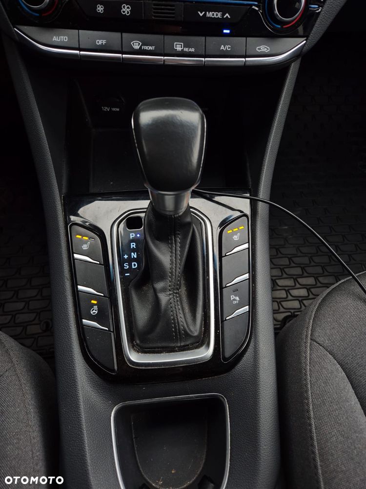 Hyundai IONIQ 1.6 GDI Premium - 22