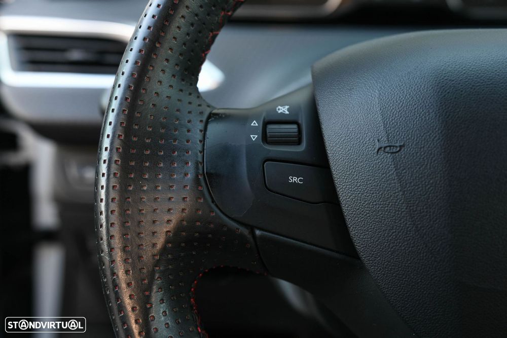 Peugeot 208 1.2 PureTech GT Line - 17