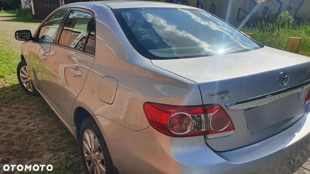 Toyota Corolla 1.6 Premium + - 1