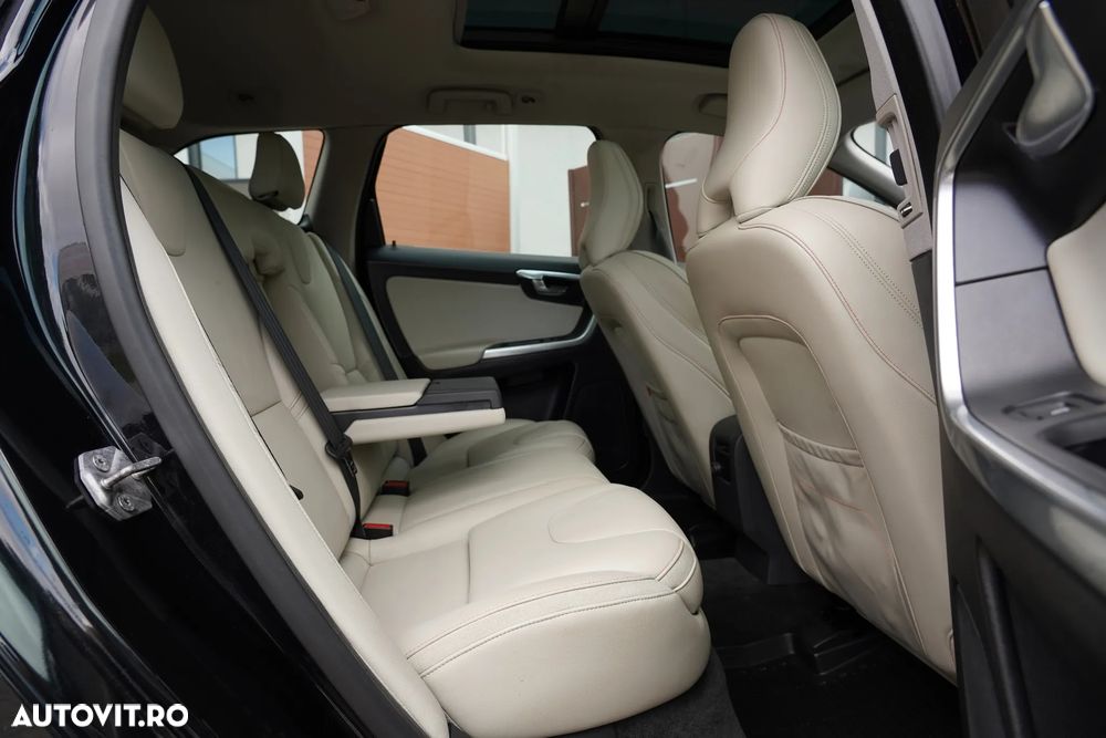 Volvo XC 60 D5 AWD Geartronic Ocean Race - 12