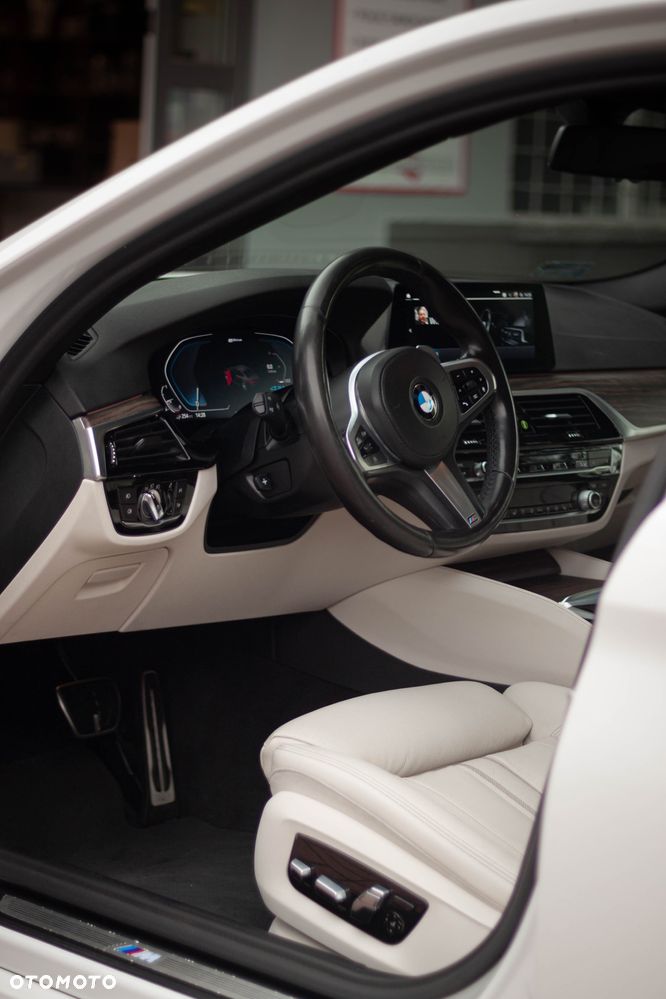 BMW Seria 5 530e iPerformance xDrive M Sport sport - 14