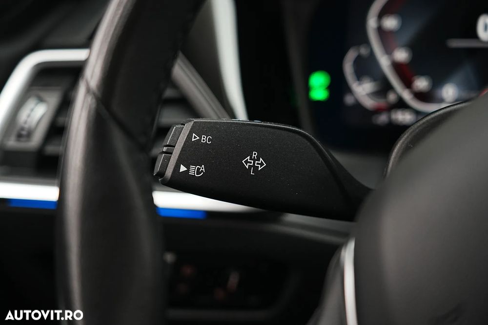 BMW Seria 3 330e Aut. - 36