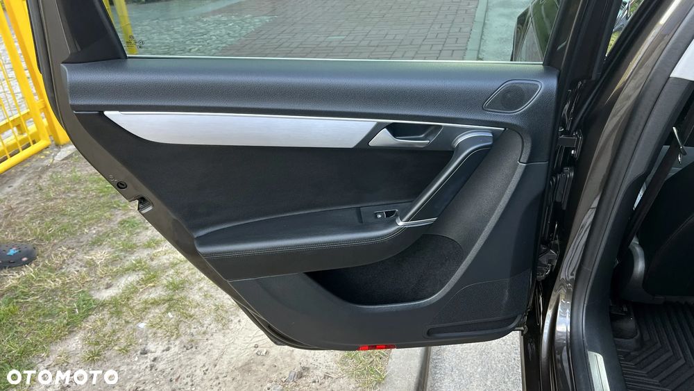 Volkswagen Passat 2.0 TDI Highline - 29