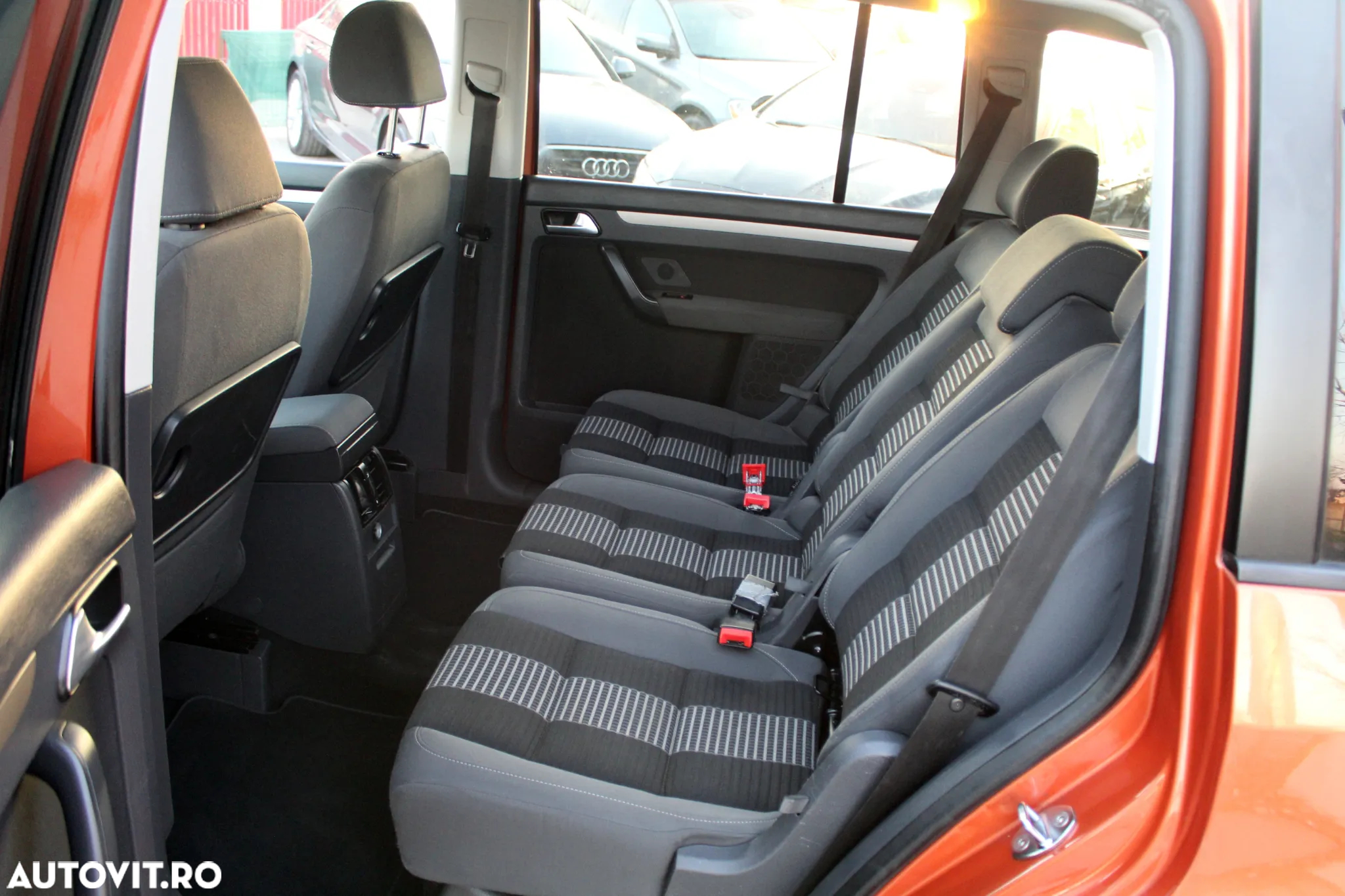 Volkswagen Touran 2.0 TDI DPF DSG United - 11