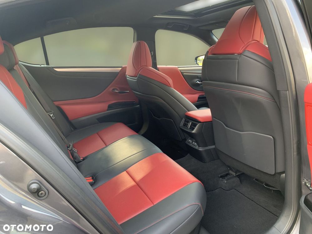 Lexus ES 300h F Sport Edition - 11