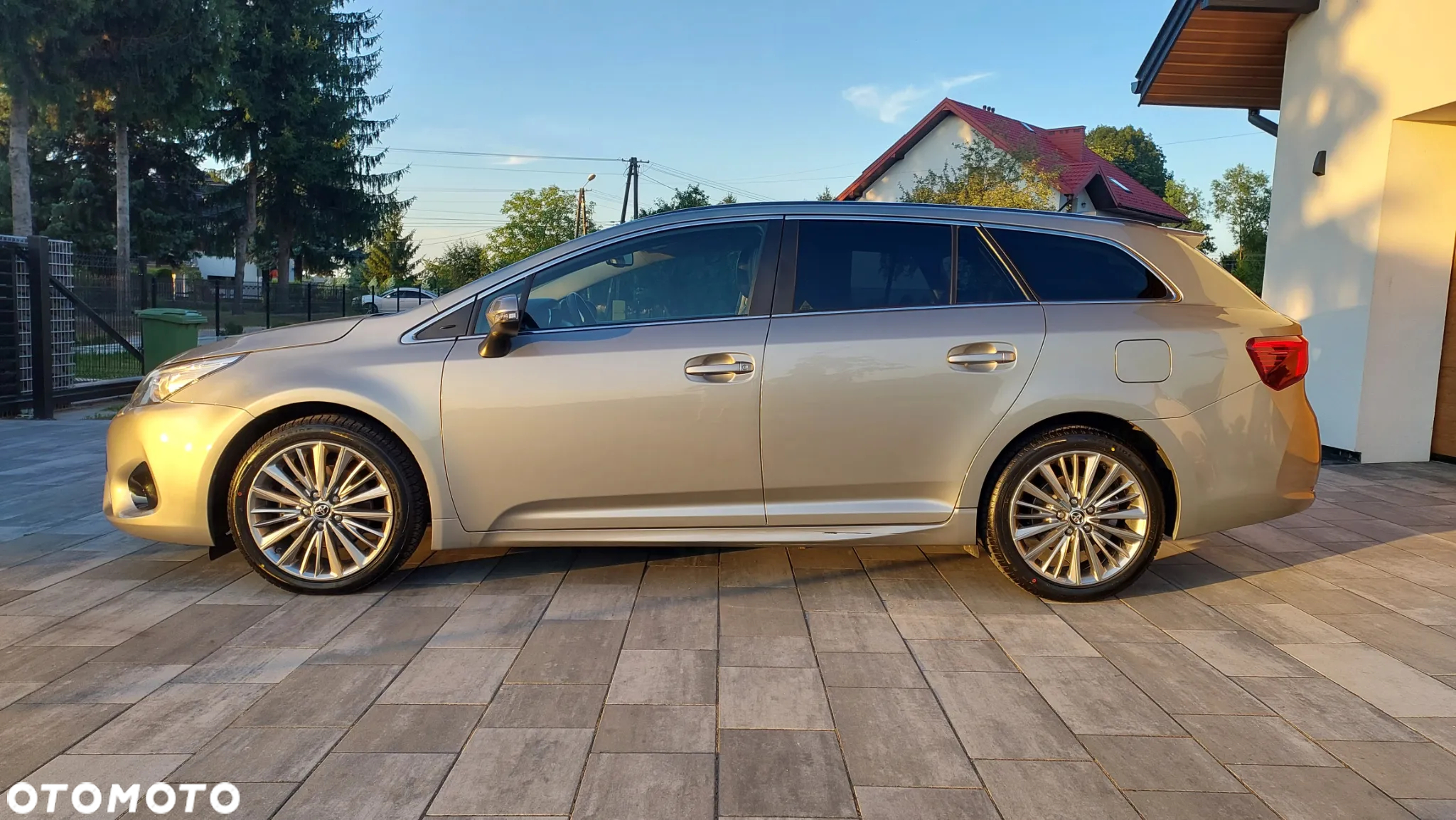 Toyota Avensis - 4