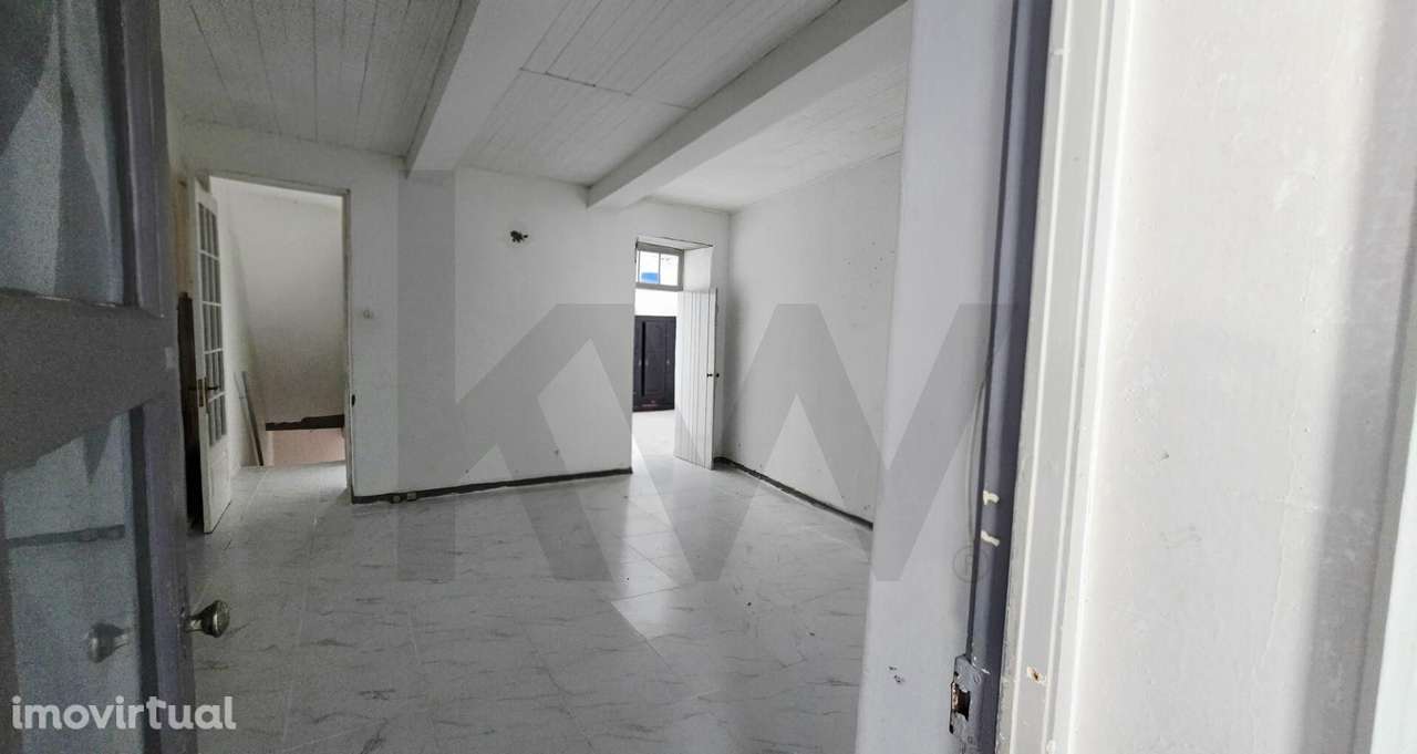 Moradia T3 de 3 Pisos no Centro da Ribeira Grande com Quintal - Grande imagem: 3/13