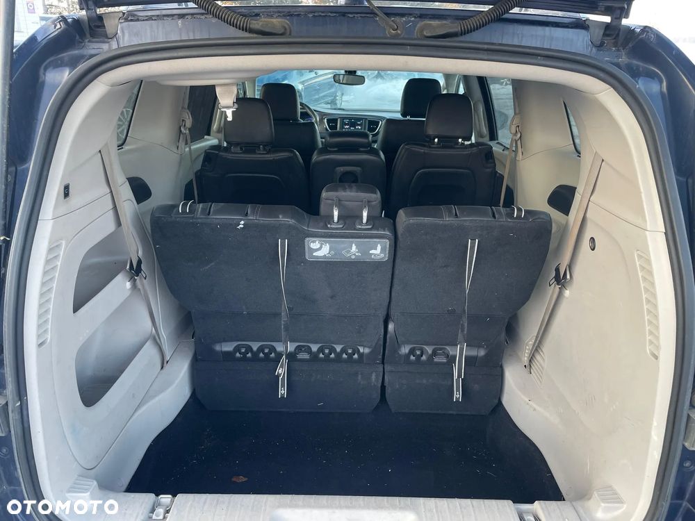 Chrysler Pacifica - 11