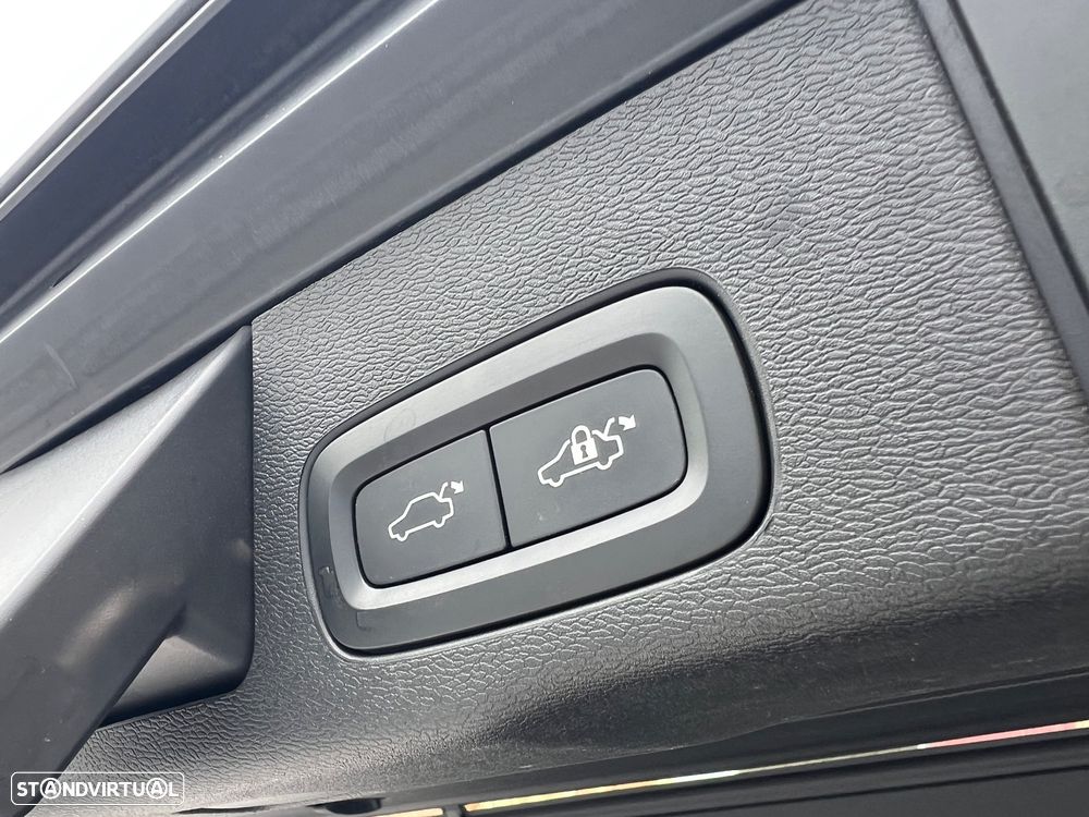 Volvo XC 60 2.0 D4 R-Design AWD Geartronic - 59