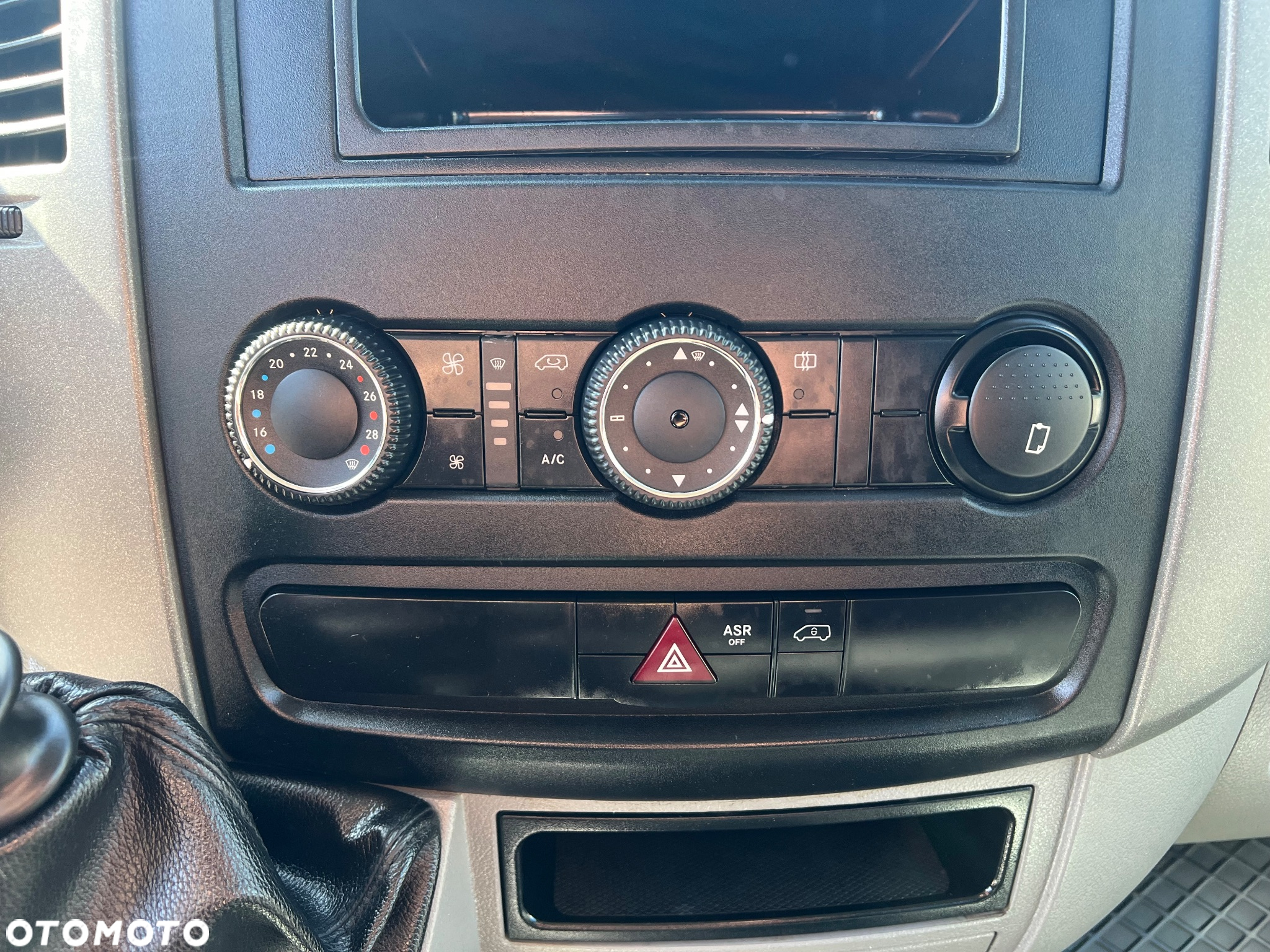 Mercedes-Benz Sprinter - 13