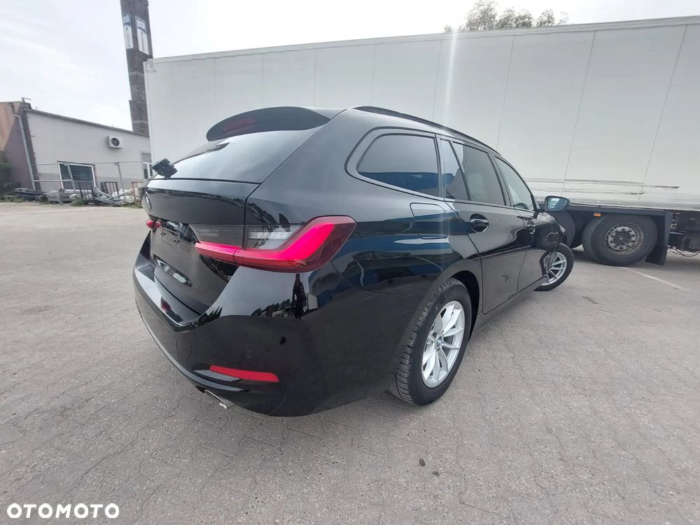 BMW Seria 3 318d Touring Sport Line - 35