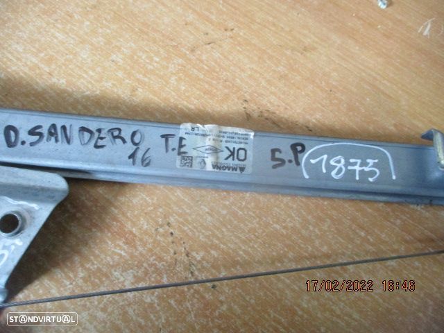 Elevador Sem Motor 827211031R DACIA SANDERO 2016 5P TE - 2