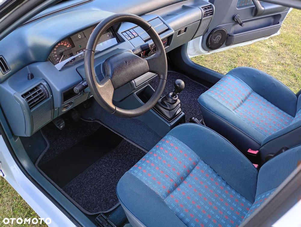 Renault Clio - 9