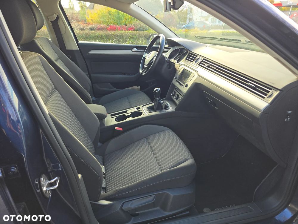 Volkswagen Passat - 12