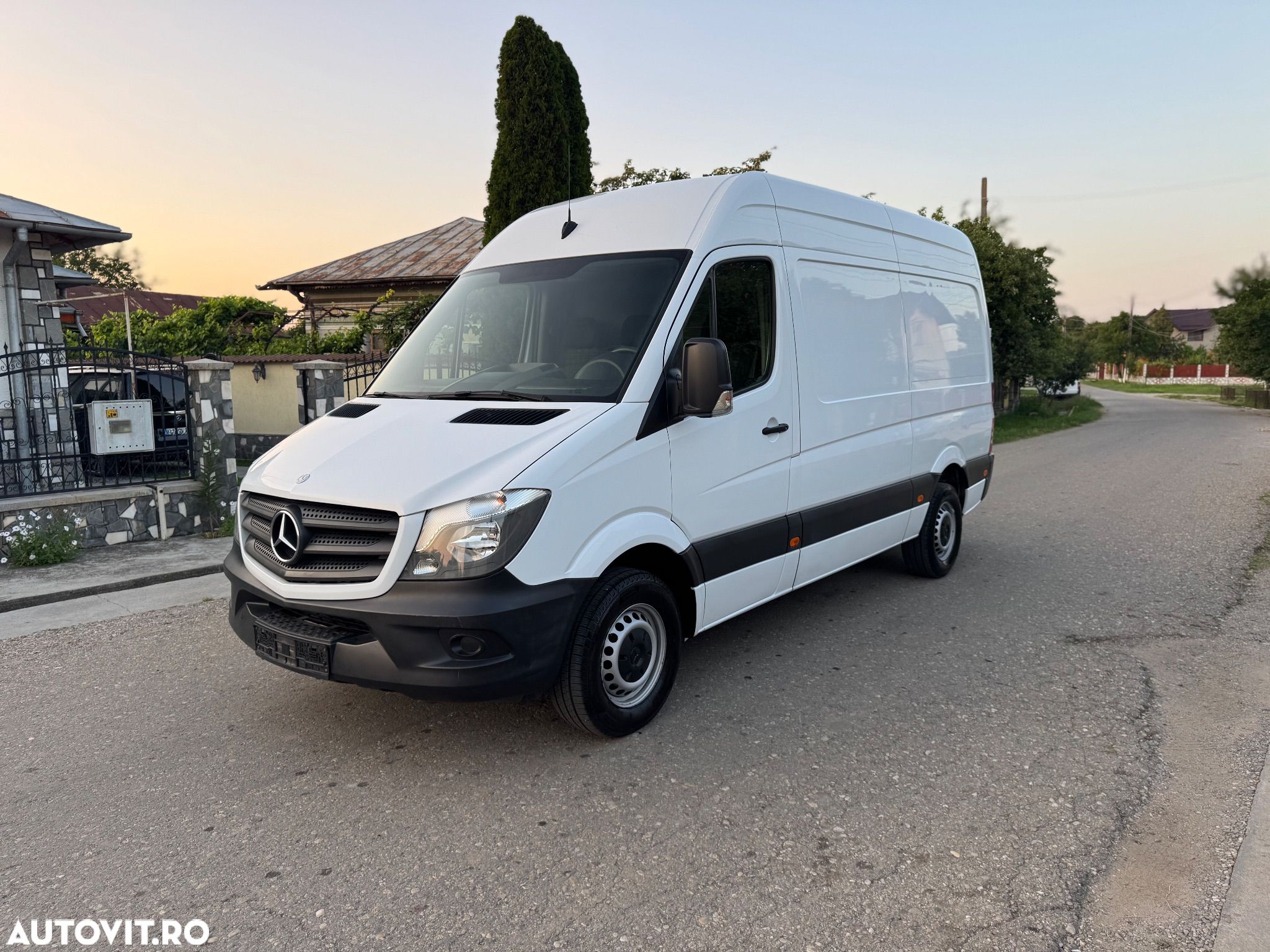 Mercedes-Benz Sprinter - 1