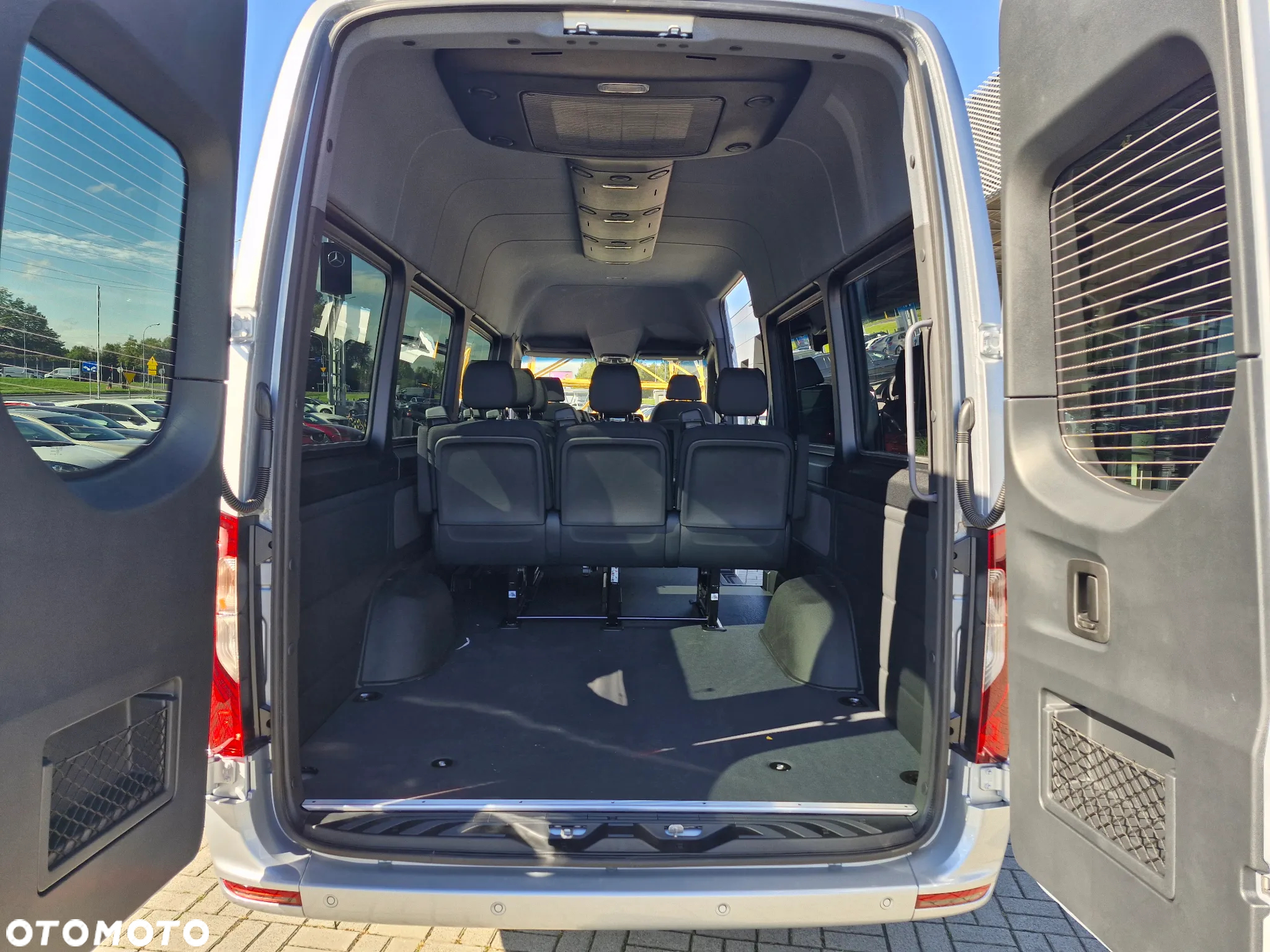 Mercedes-Benz Sprinter - 28