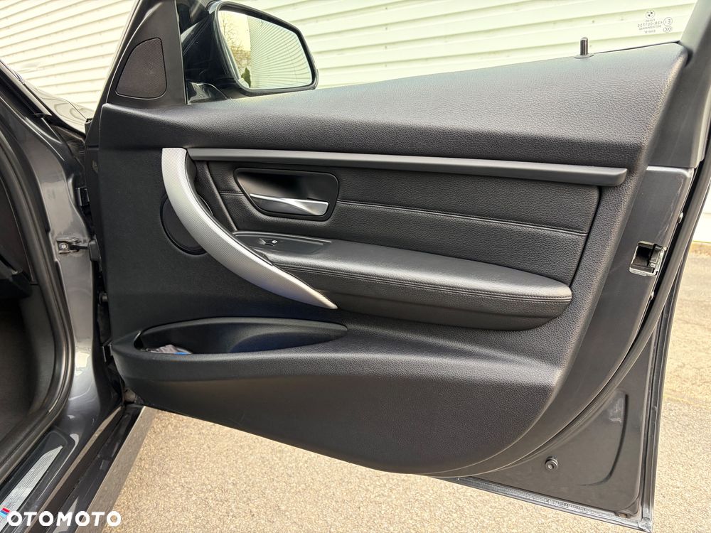 BMW Seria 3 335d xDrive M Sport - 27