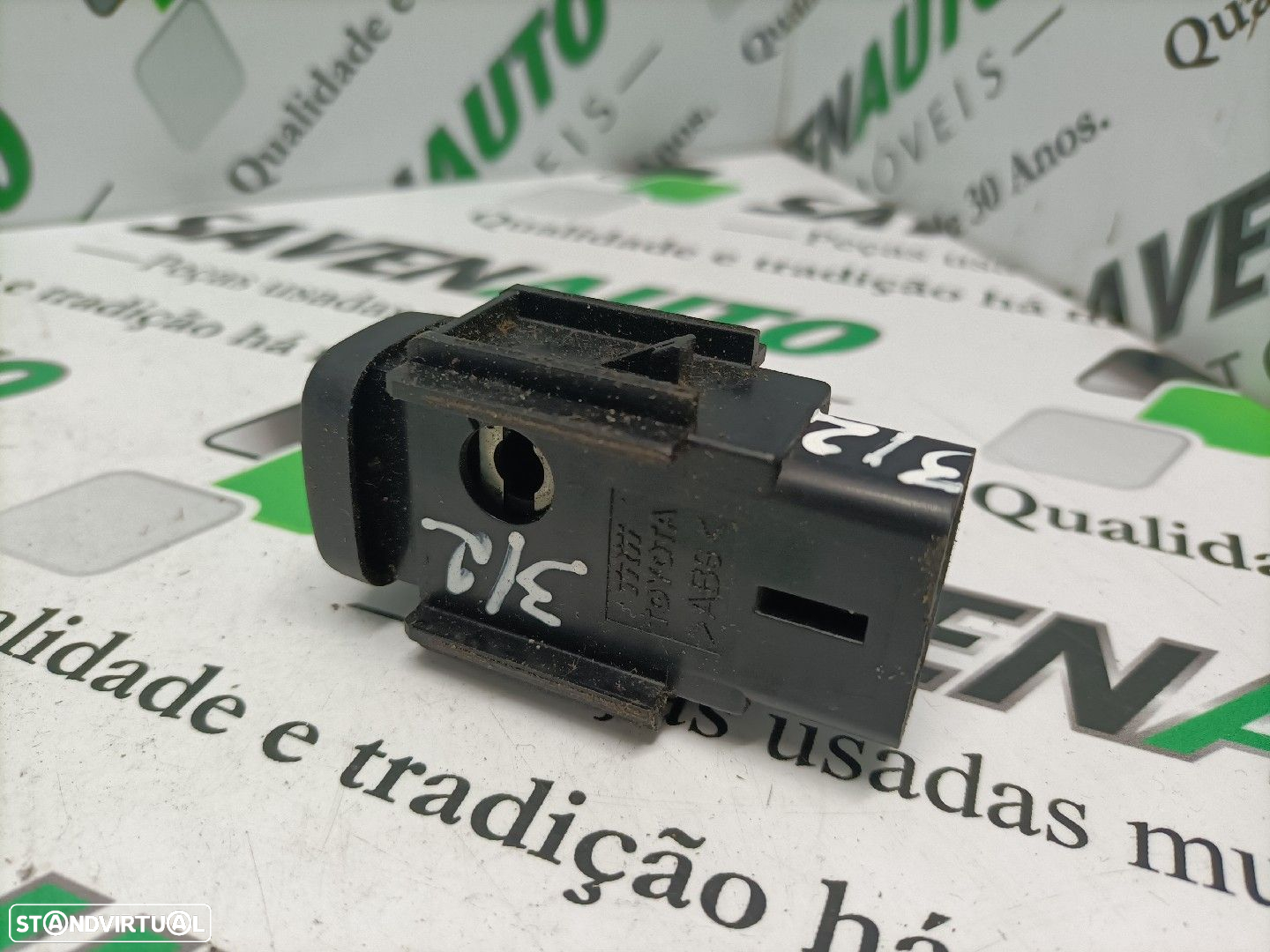 Botão De 4 Piscas Toyota Corolla (_E11_) - 2