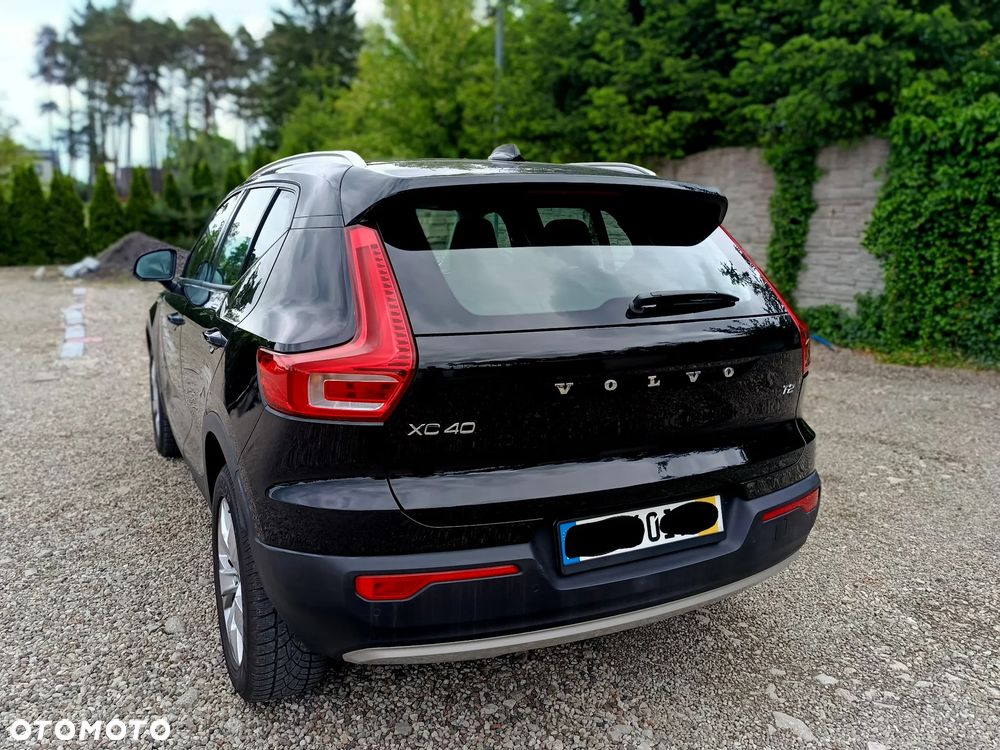 Volvo XC 40 T2 Momentum Pro - 4