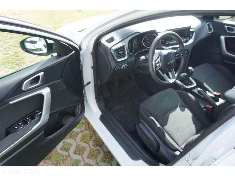Kia Ceed - 13