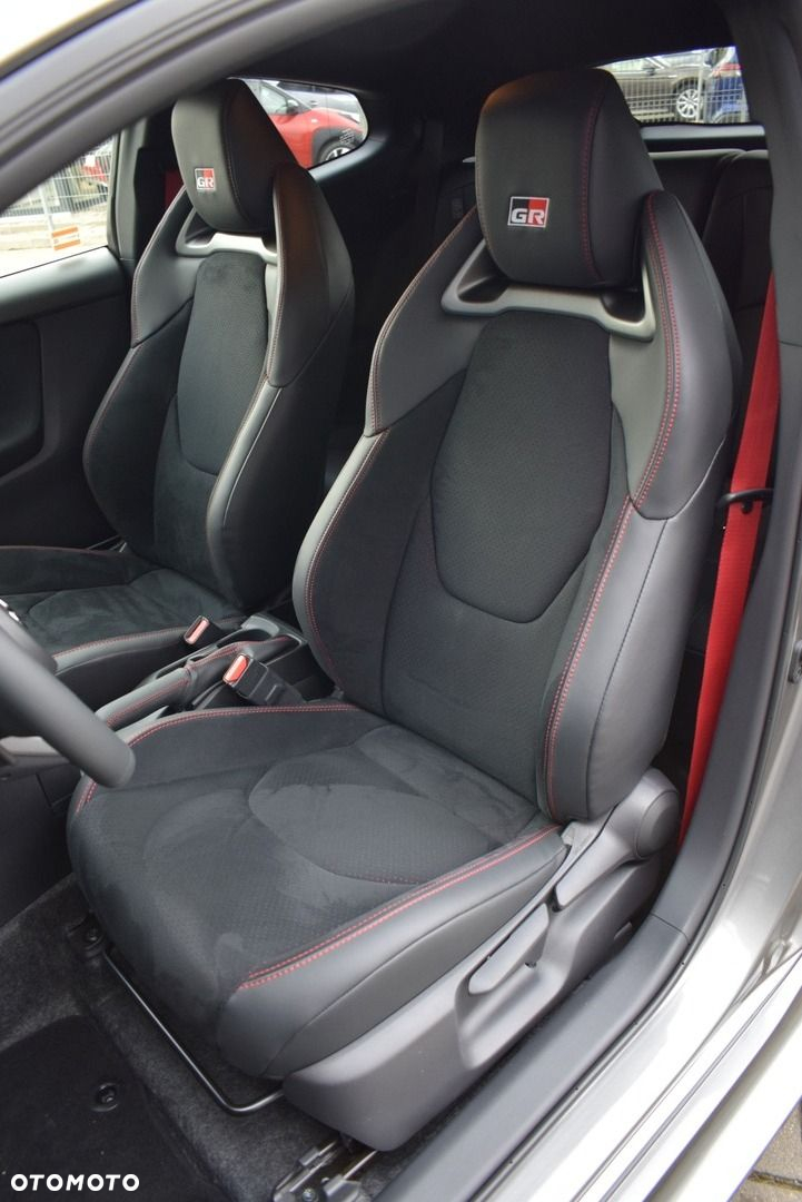 Toyota Yaris GR 1.6 Dynamic - 8