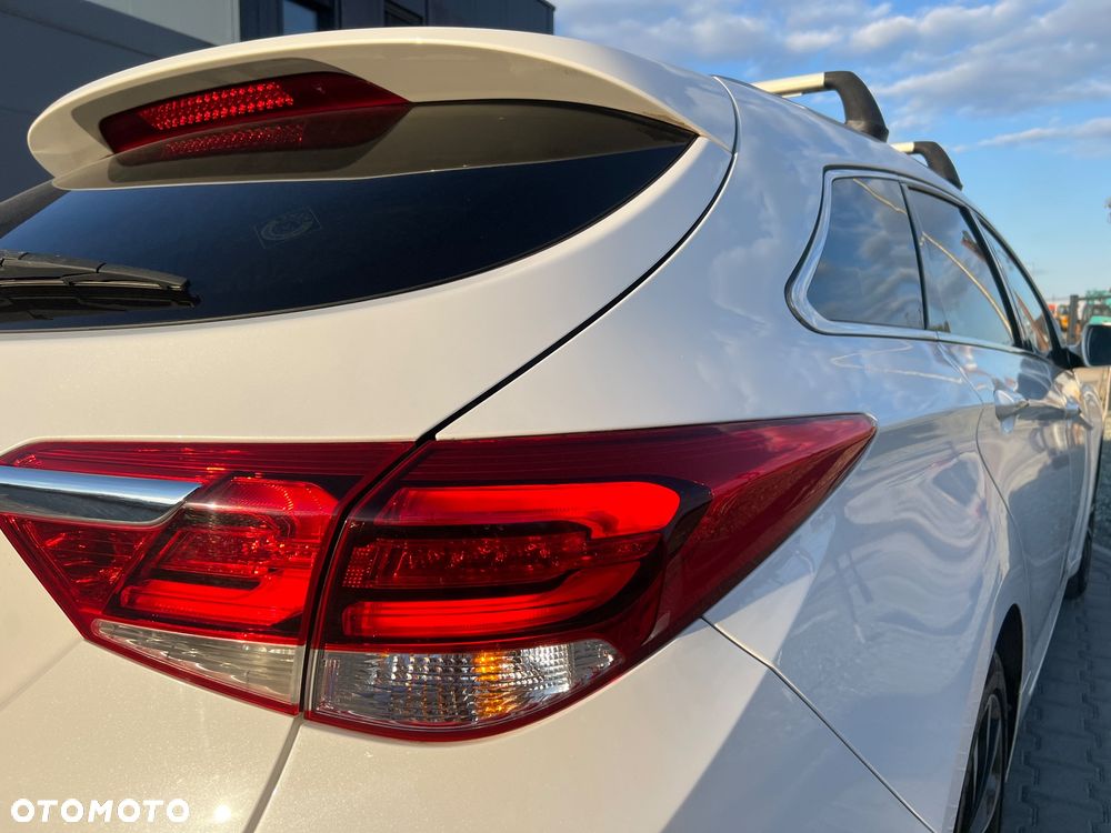 Hyundai i40 Kombi 1.7 CRDi DCT Premium - 13