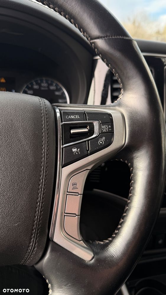 Mitsubishi Outlander - 14